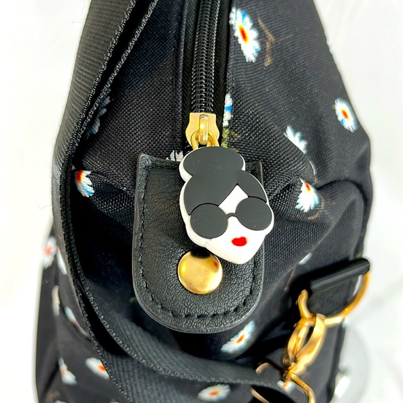 NWOT Alice & Olivia Duffel Bag in Daisy Print 🌼 - Picture 3 of 6